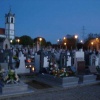 iluminação no cemitério